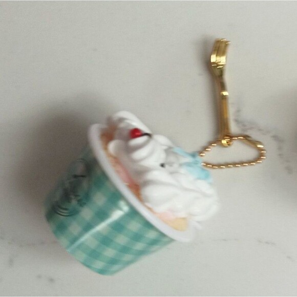 mini cupcake dog charm / keychain - Picture 6 of 7